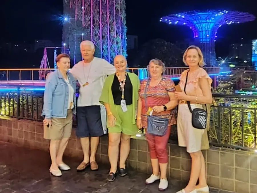 Grupo de viajantes à noite em Caldas Novas/GO
